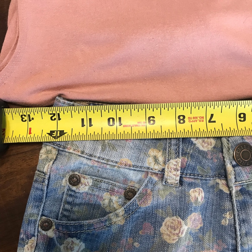 Celebrity Pink shorts / forever 21 top - Picture 5 of 7